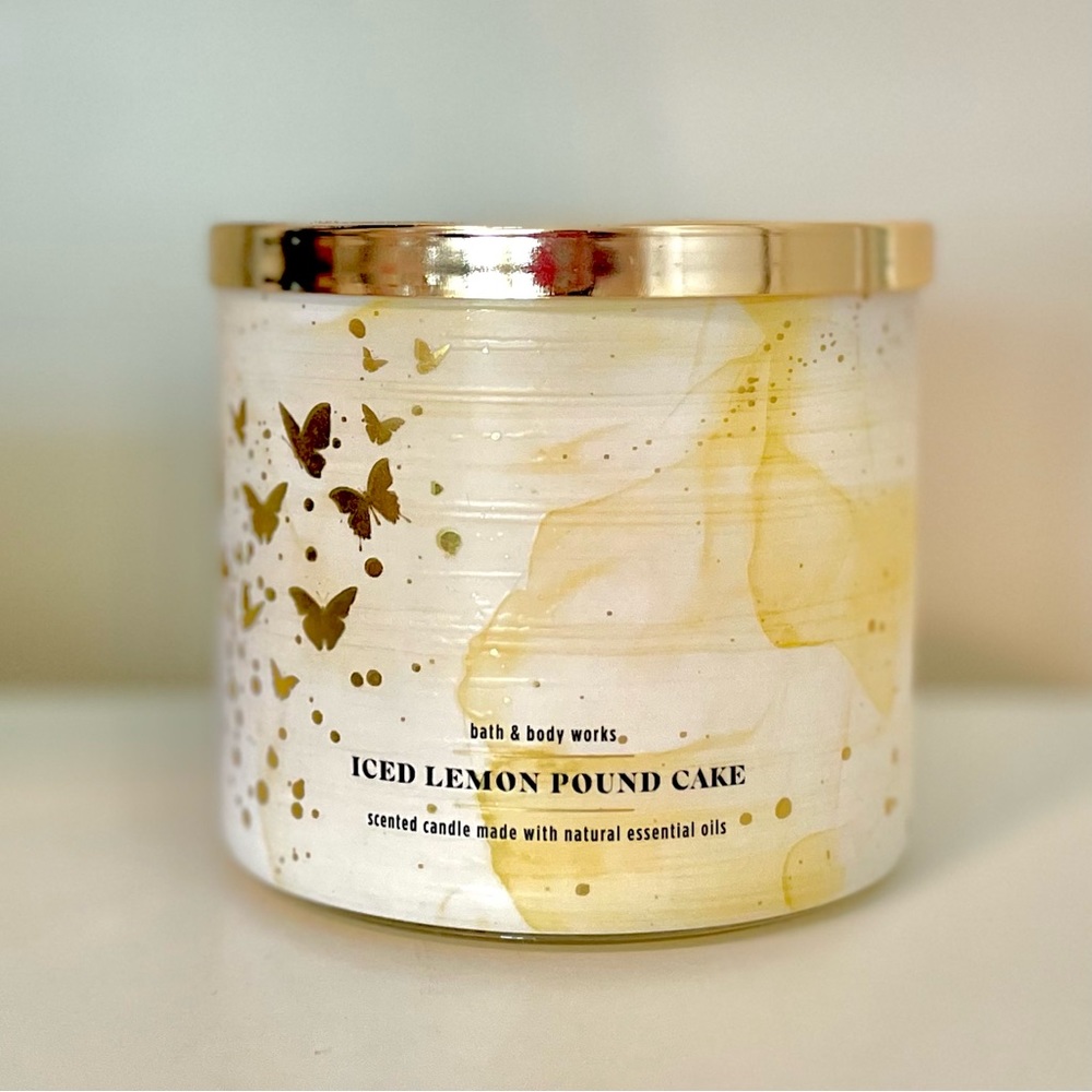 BBW Bath and body works Iced Lemon Pound Cake candle